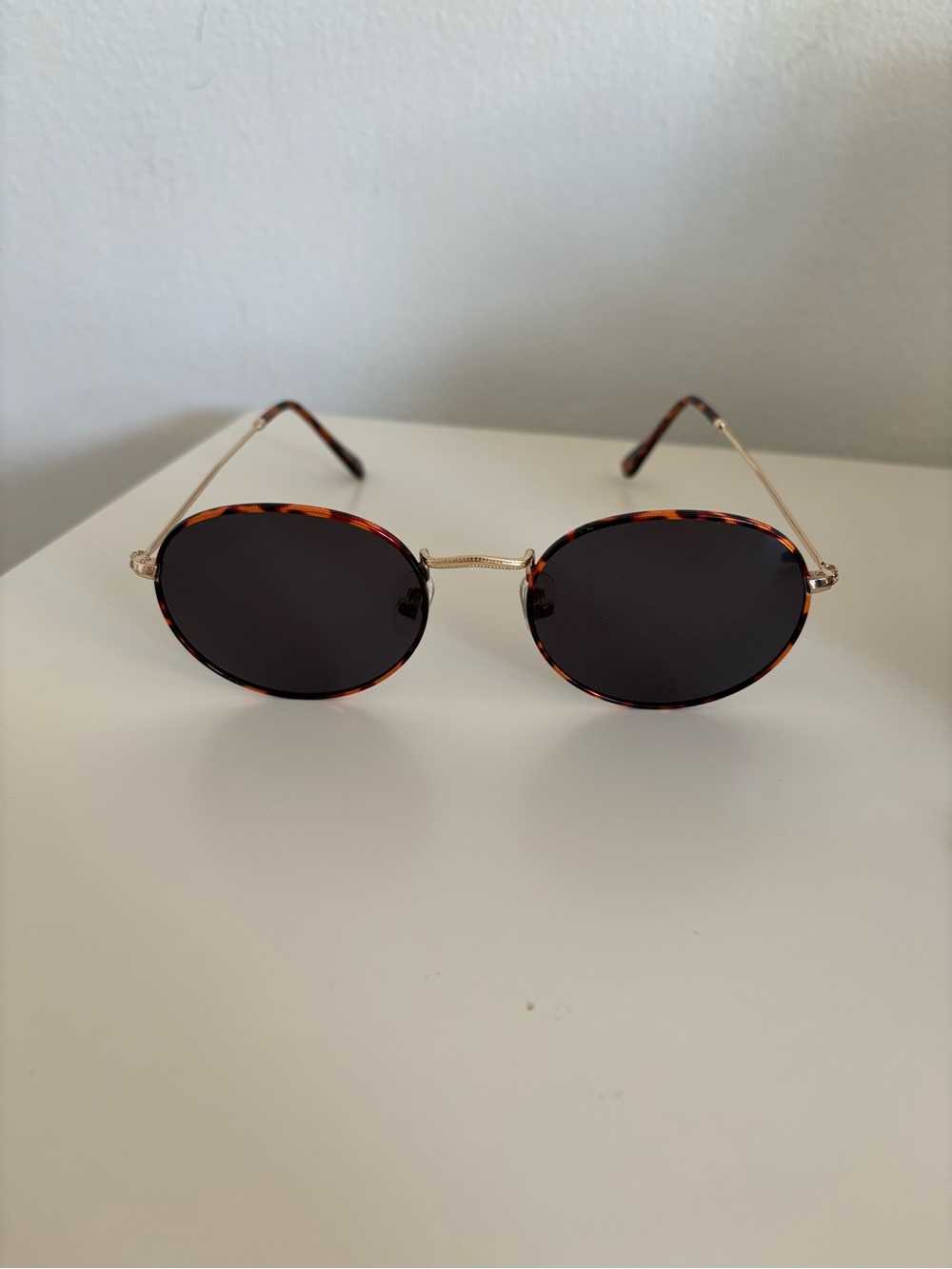 Source Unknown Tortoiseshell and Gold Oval Sunglasses